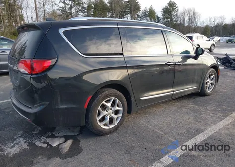 2017 Chrysler Pacifica Touring-L Plus z USA, uszkodzony, nr VIN 2C4RC1EG5HR518682